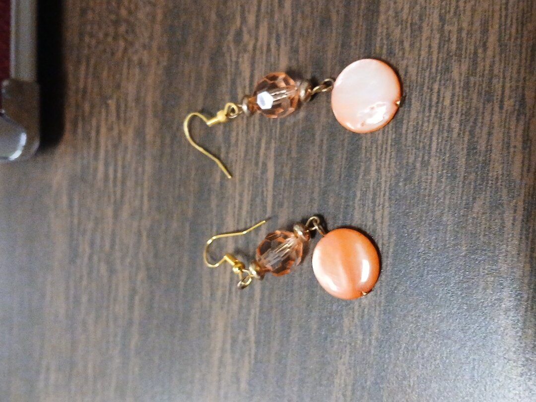 2 PAIRS OF EARRINGS