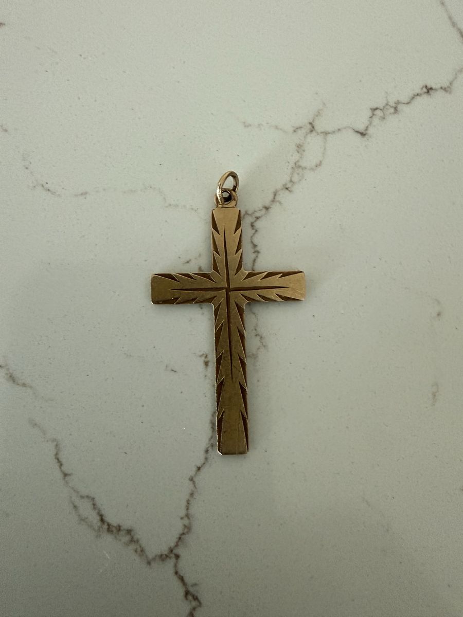 14 k gold cross pendant 2.67 grams