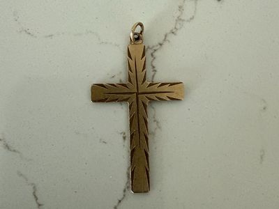 14 k gold cross pendant 2.67 grams
