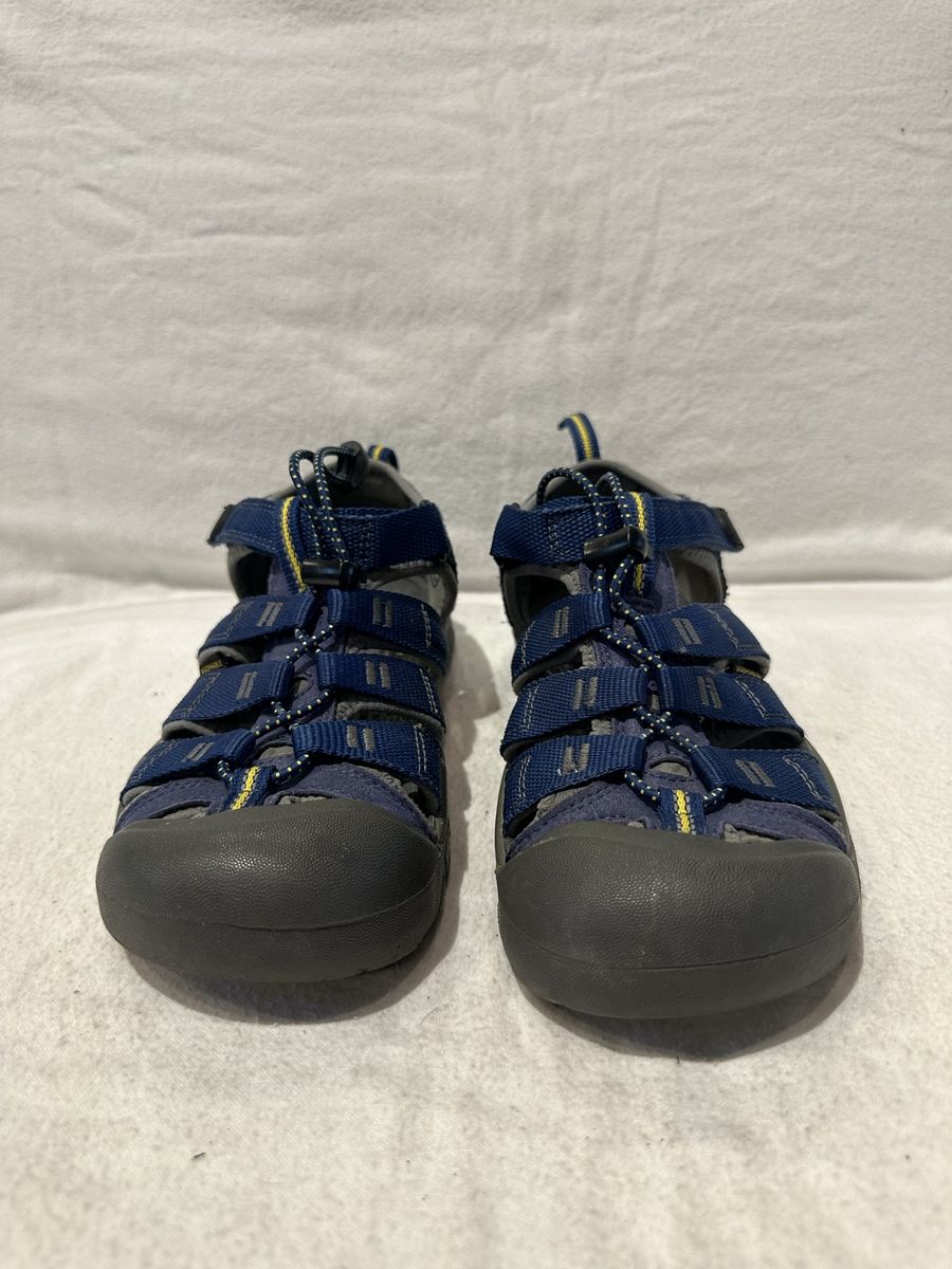 Keen youth size 4 navy blue, washable, hiking sandals
