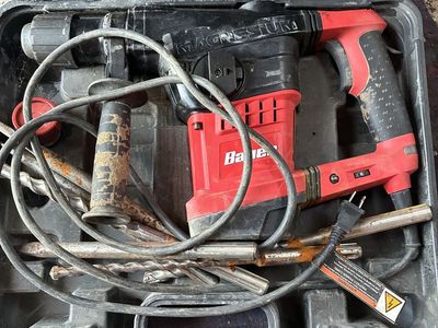 Bauer Tools 1643E-B Corded Electric Variable Speed Rotary Hammer Kit $100