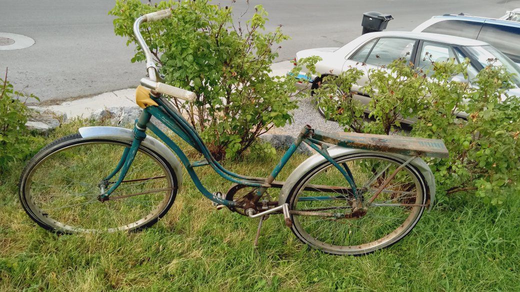 Vintage 1960s AMF Roadmaster Skyrider Deluxe Bicycle - Retro Cruiser
