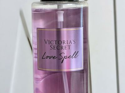 Victoria's Secret Love Spell Fragrance Mist 8.4 oz