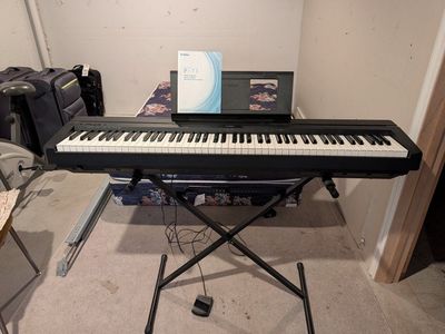Yamaha P-71 88-Key Digital Piano with Stand and Pedal