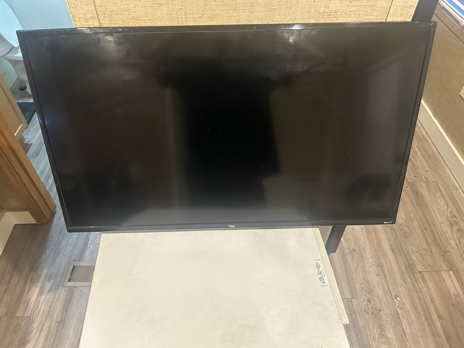 TCL 40” TV
