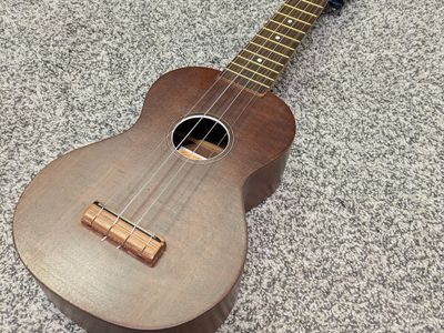 Vintage Aria Soprano Ukulele - Solid Mahogany