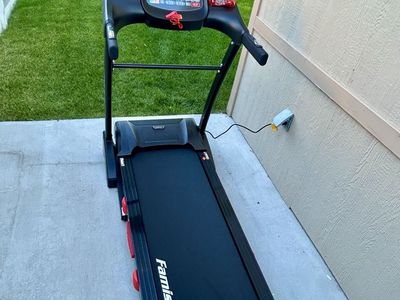 New Famistar T532A Incline Treadmill Bluetooth