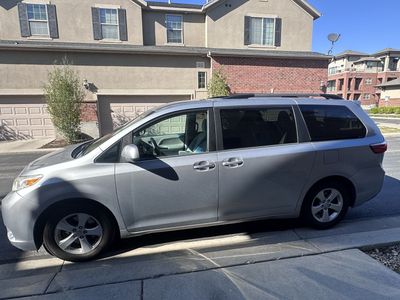 2015 Toyota Sienna LE 8 Passenger