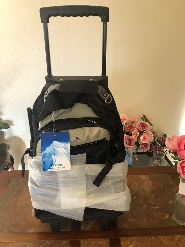 Everest Deluxe Wheeled Backpack