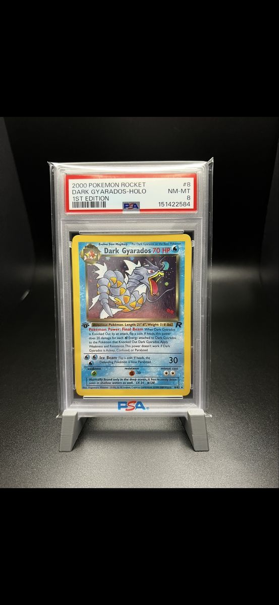 2000 POKEMON ROCKET | 1ST EDITIONDARK GYARADOS-HOLO 8 PSA 8