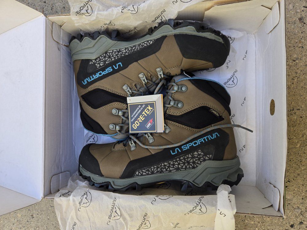La Sportiva Nucleo High II GTX Hiking Boots - size 8.5 wmns 40 EU new in box!