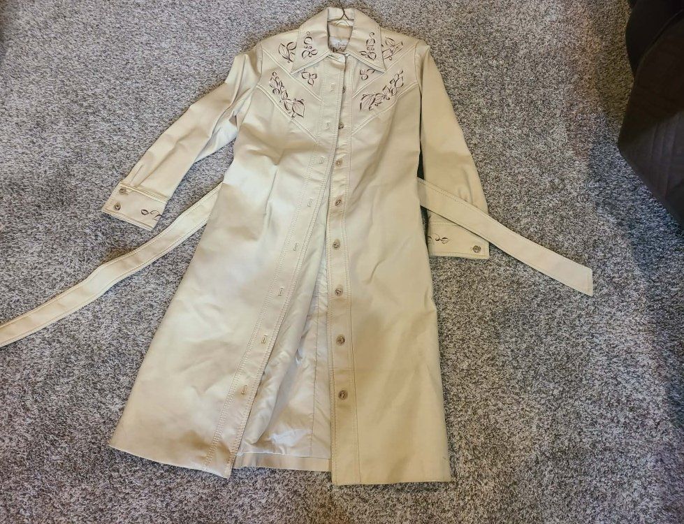 vintage ladies 70s tenchcoat