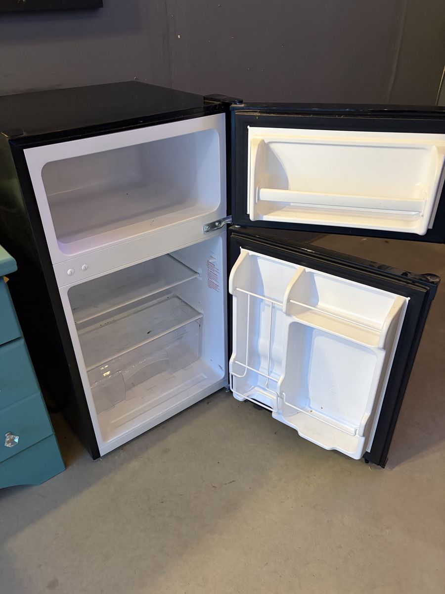 Upstreman 3.1 Cu.Ft Mini Fridge with Freezer