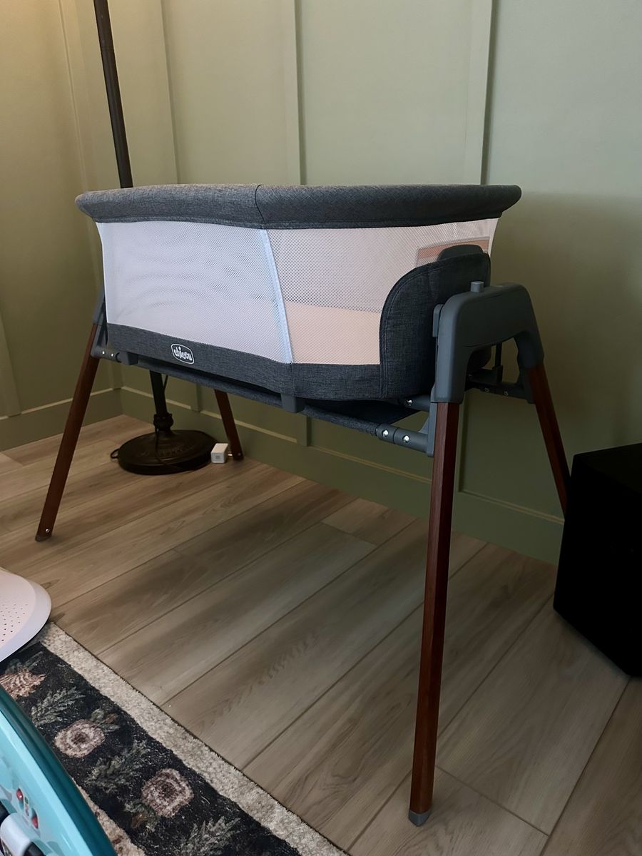 Lullaglide Chico Portable Infant Bassinet - Grey - BRAND NEW