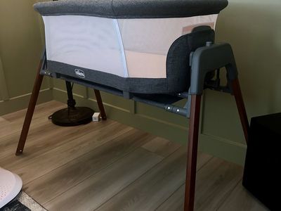 Lullaglide Chico Portable Infant Bassinet - Grey - BRAND NEW