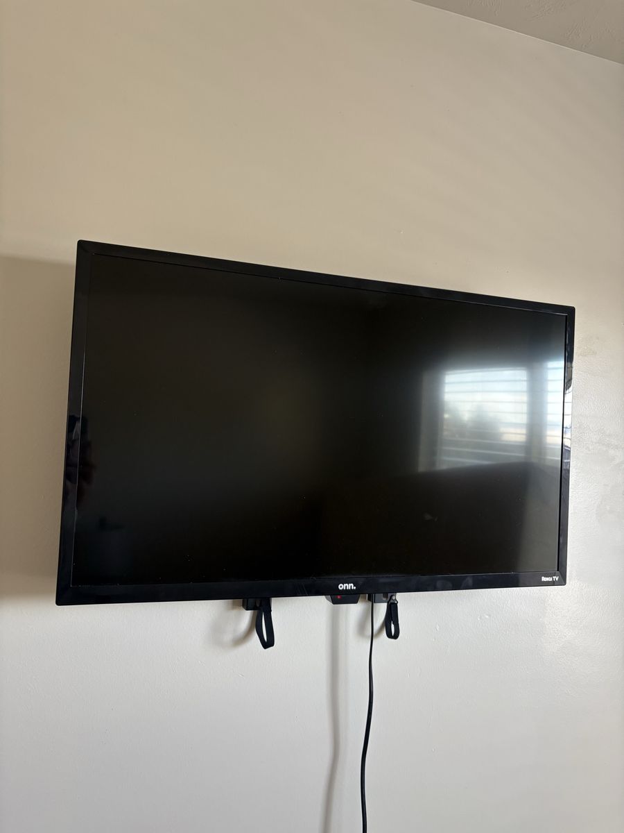 32” Onn smart TV W/ Roku