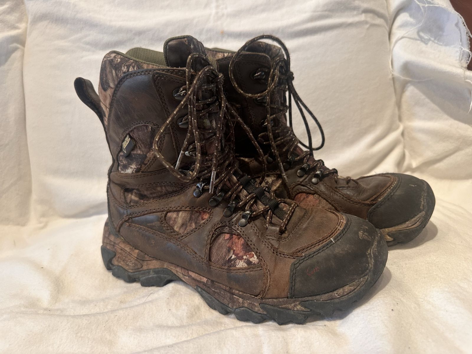 Cabela’s men’s size 9 camo/Brown Gore-Tex insulated hunting boots