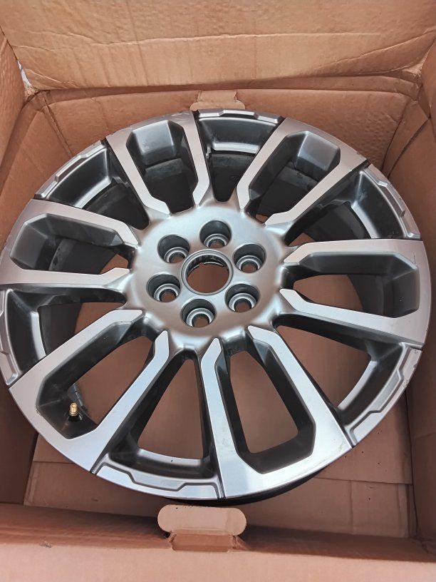 OEM Factory Wheel Rim - Silver Alloy Multi-Spoke Truck Rim 2023 GMC ACADIA. fits 2020-2023