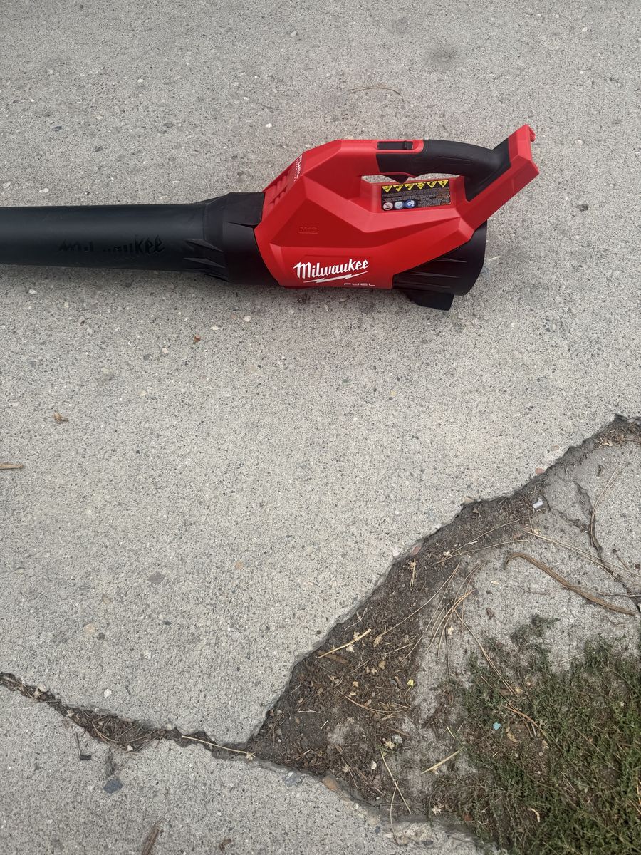 Milwaukee M18 FUEL Cordless Handheld Leaf Blower (Tool Only)