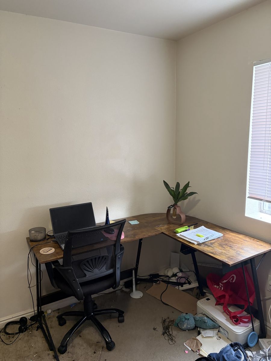 Amazon L-Shaped Corner Desk - Wood Look, Metal Frame