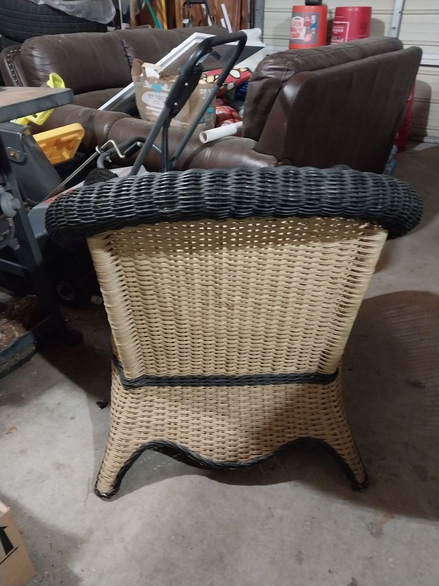 Wicker chair - nice and sturdy!