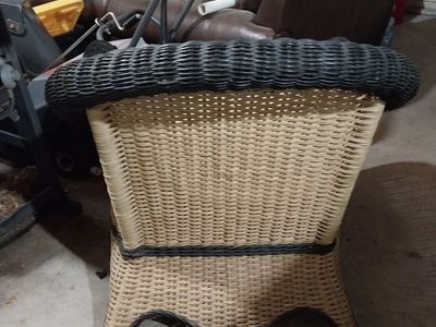 Wicker chair - nice and sturdy!