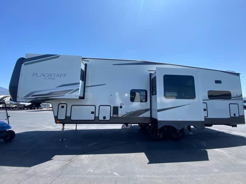 New 2025 Forest River RV Flagstaff Classic King Bed and Theater Seating (371RK)