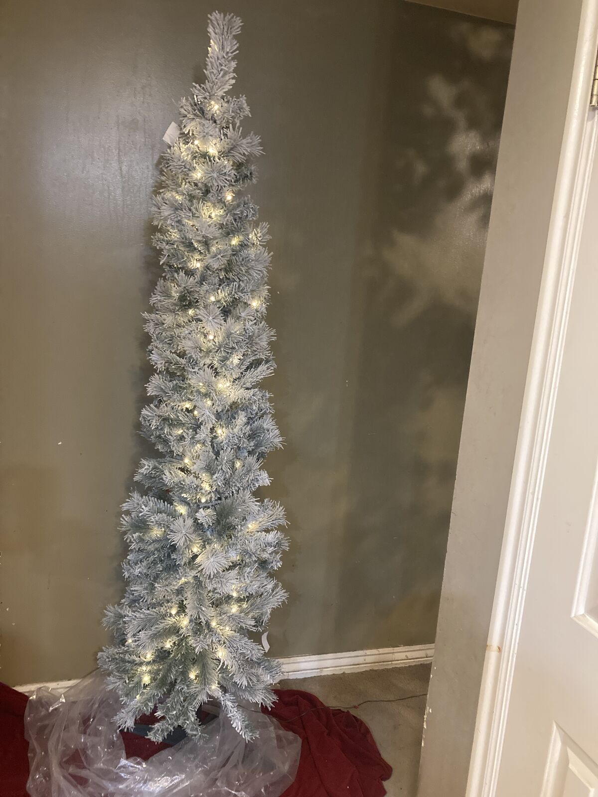 7 Ft Pre-Lit Colorado Green Flocked Artificial Christmas Tree With Warm White LED Lights New