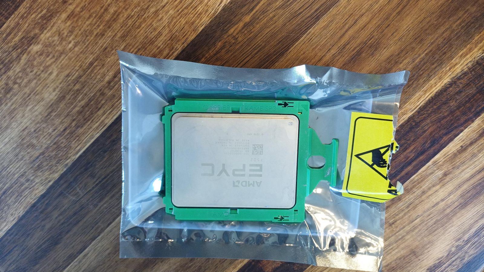 Untested/OEM Locked(?) AMD EPYC 32 CPU 7502 2.5GHZ 180W SP3 CPU 100-000000054