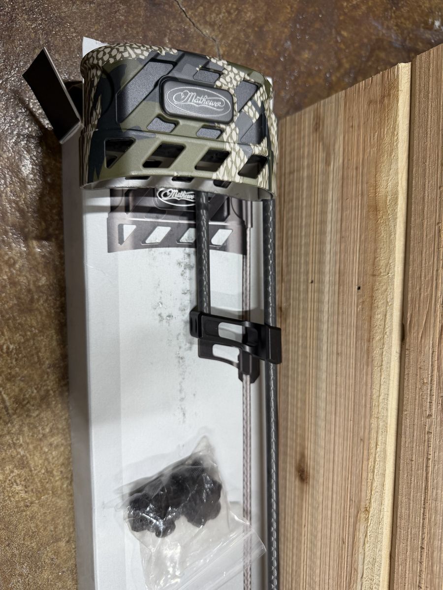 Mathews Low Pro Quick Disconnect Quiver RH