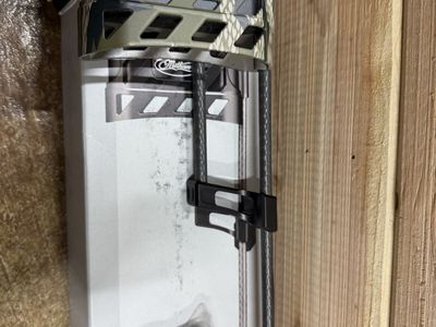 Mathews Low Pro Quick Disconnect Quiver RH