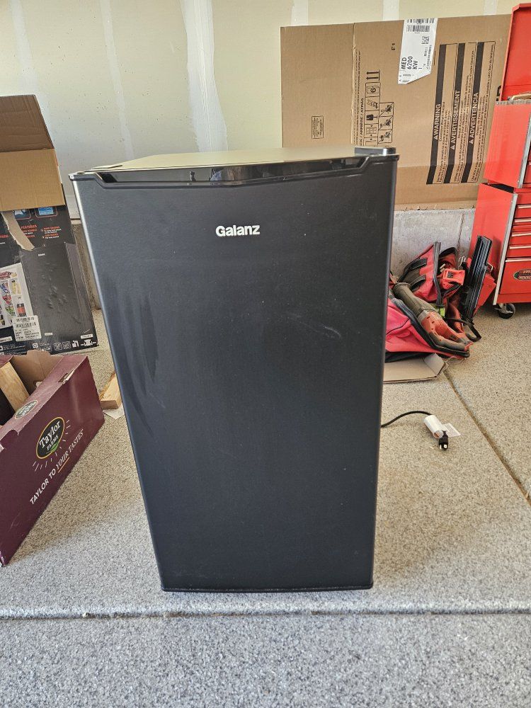 Galanz Mini Fridge
