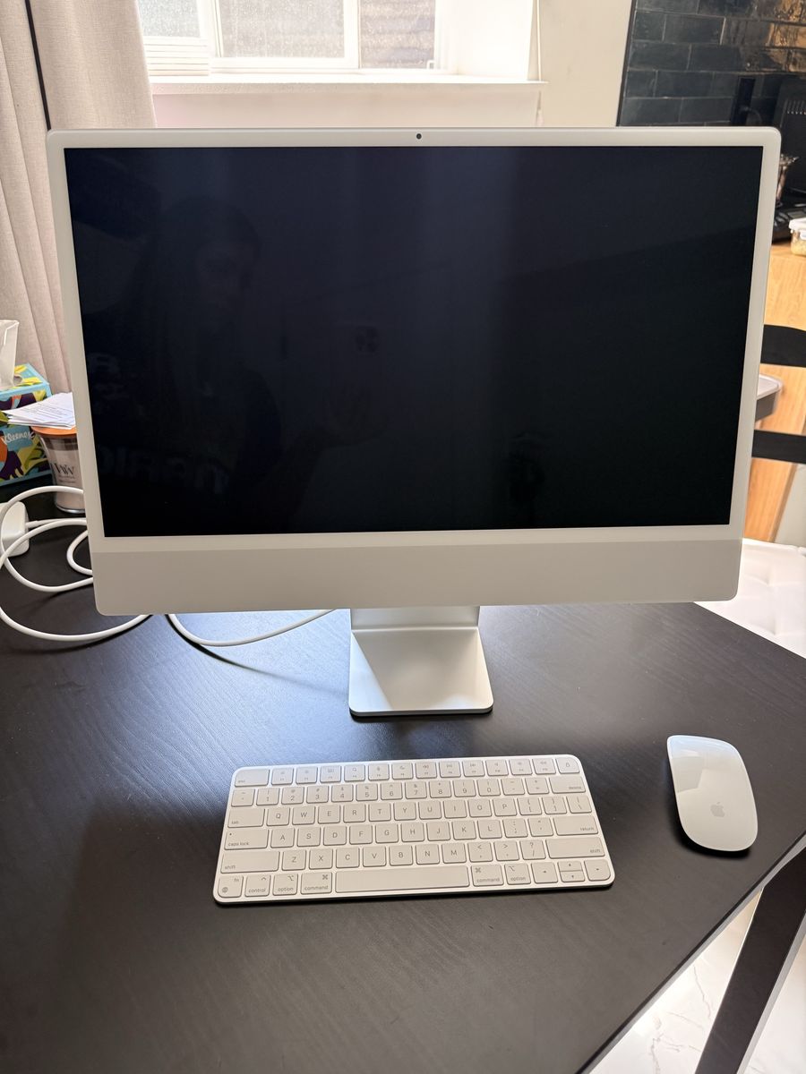 2021 Apple iMac 24-inch 8GB M1 Chip All-in-One Desktop Computer with Magic Keyboard & Mouse