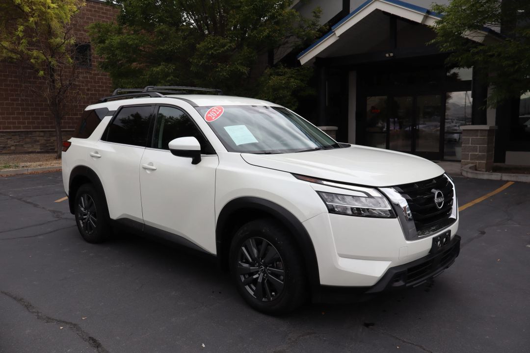 2022 Nissan Pathfinder SV