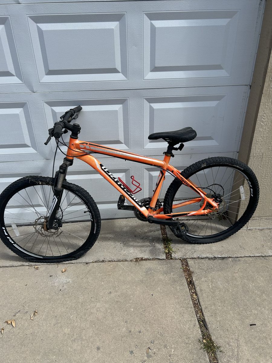 Specialized Hardrock Mountain Bike M/17.5 Orange Hardtail
