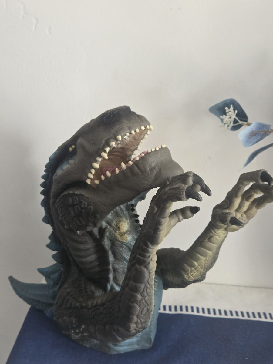 1998 RUBBER HAND PUPPET TOHO GODZILLA DINOSAUR SIZE ABOUT 13” battery Replacement need it for Sound '