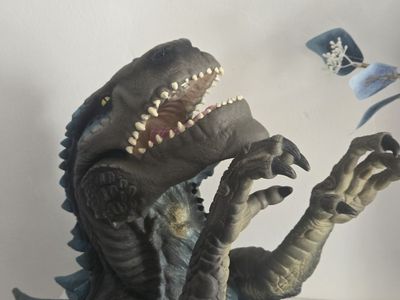 1998 RUBBER HAND PUPPET TOHO GODZILLA DINOSAUR SIZE ABOUT 13” battery Replacement need it for Sound '