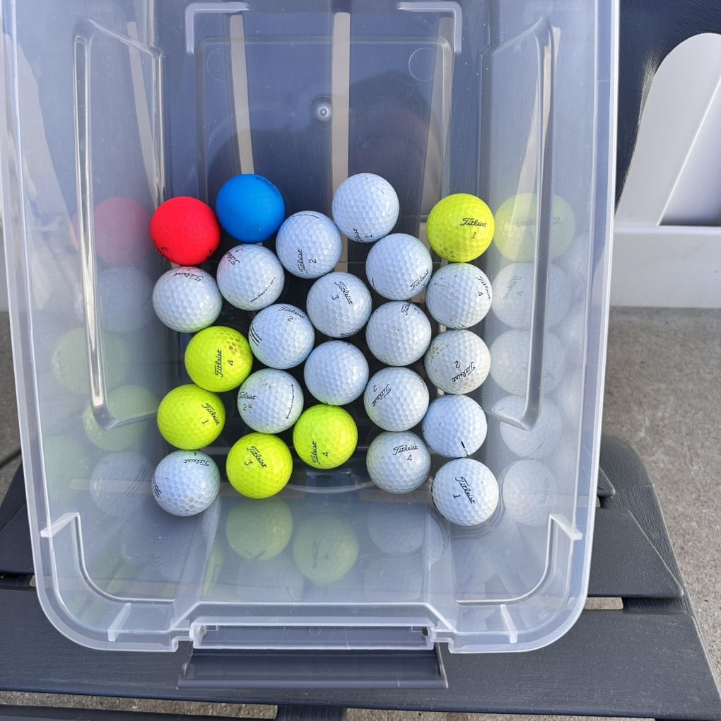 Assorted Titleist Golf Balls 2 Dozen