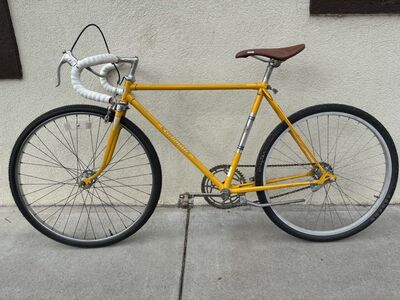 Vintage retro road bike, small frame, single speed.