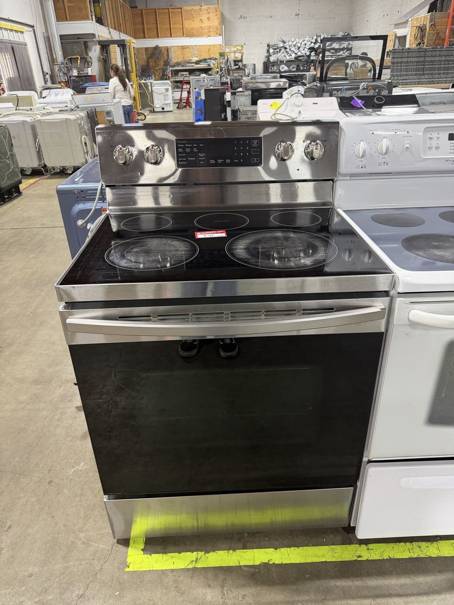 Samsung Stainless Steel Electric Range with Glass Cooktop and Convection Oven