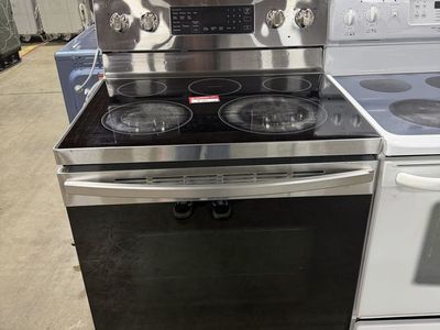 Samsung Stainless Steel Electric Range with Glass Cooktop and Convection Oven