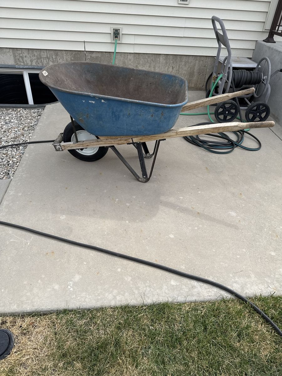 Used Heavy-duty Contractor Grade Wheelbarrow