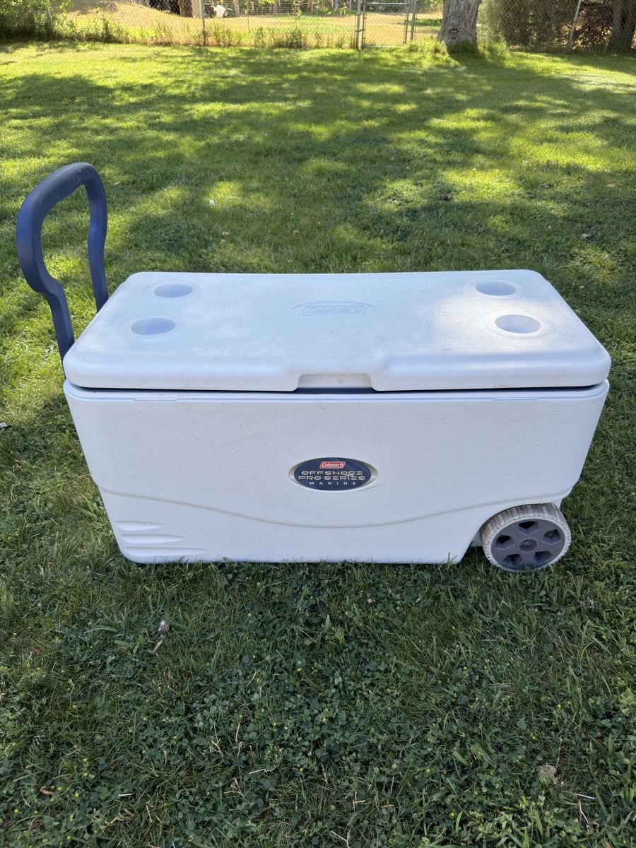 Coleman Offshore Pro Series Marine Wheeled 82 Qt Polymer Cooler White