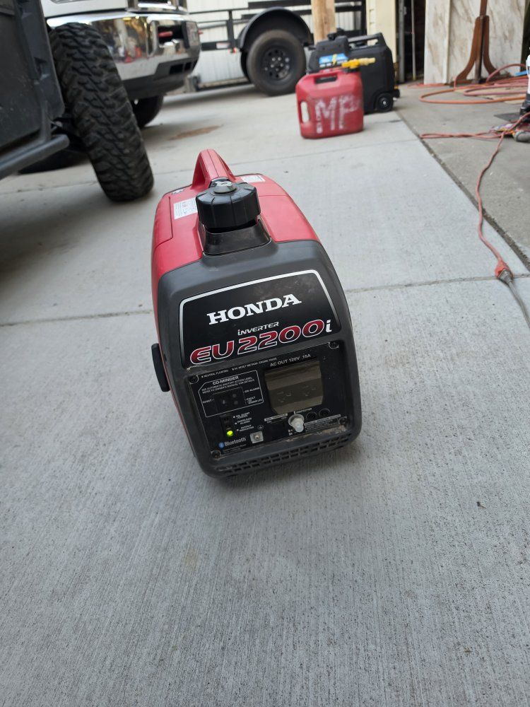 Honda EU2200i Portable Generator with Bluetooth - eu2200i