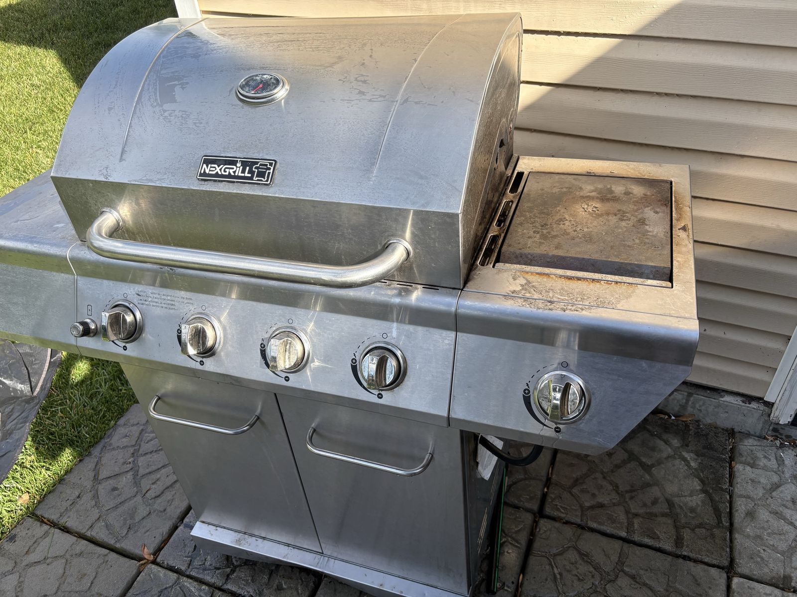 Gas grill