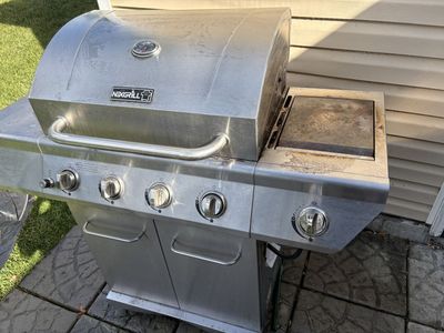 Gas grill