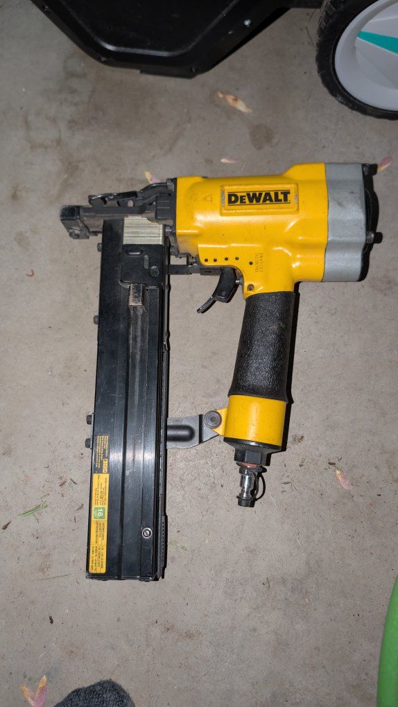 DeWalt DW451S2 1 to 2-in 16 gauge Staples