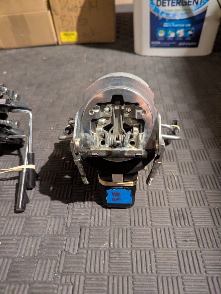 Pivot parts 