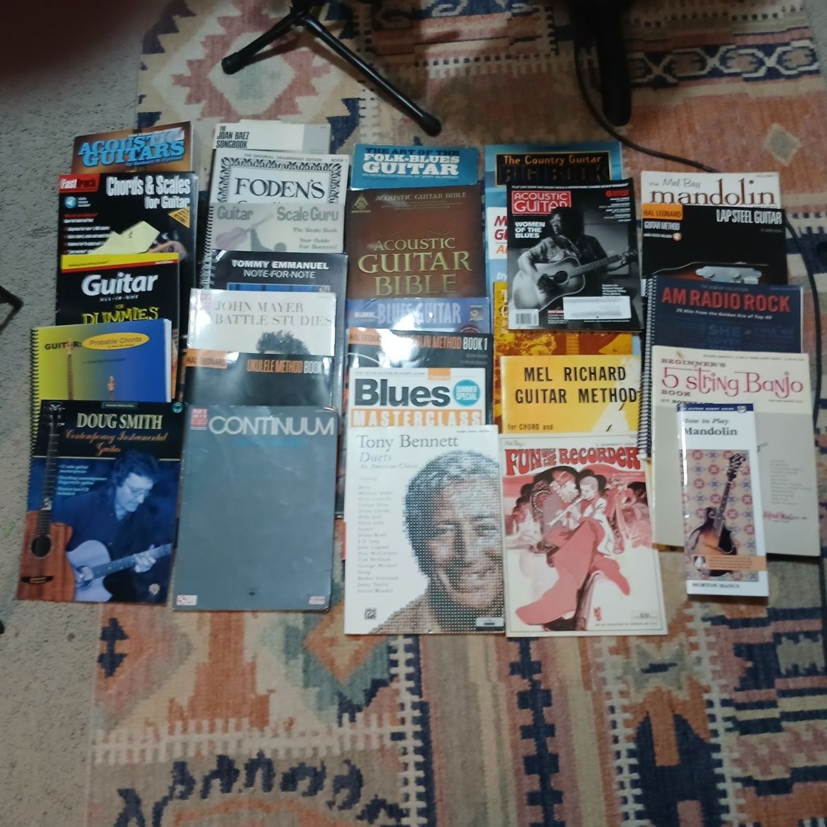 Assorted music books.
