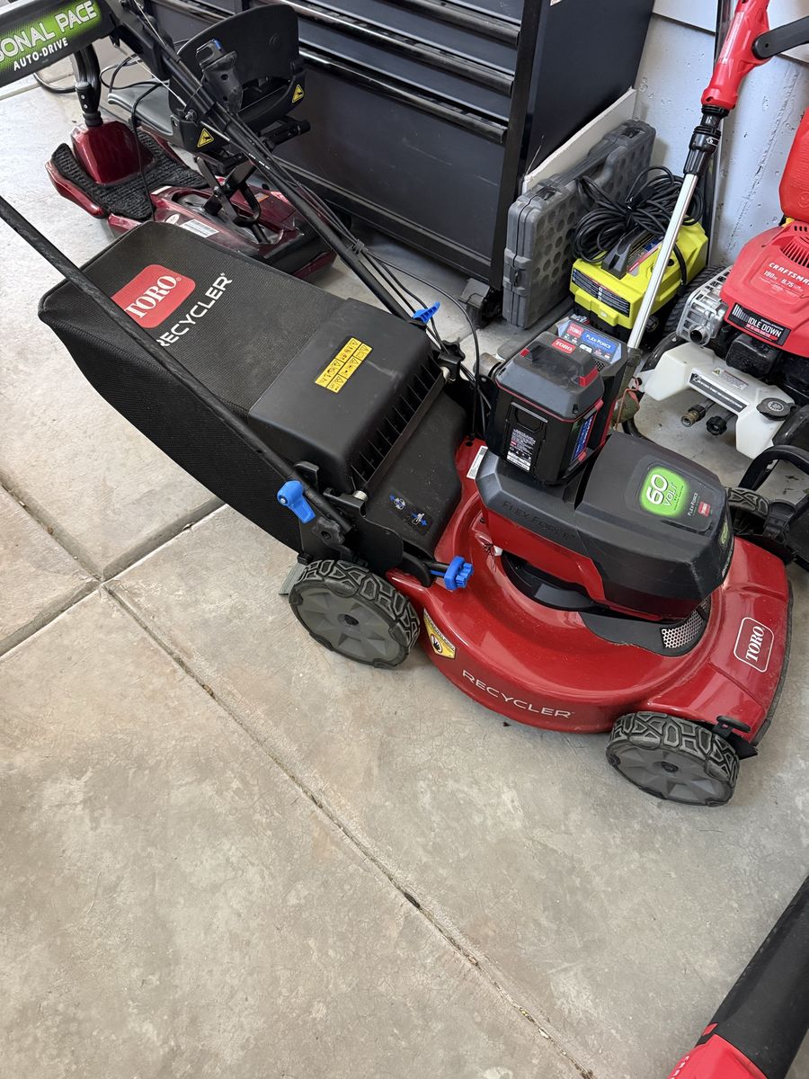 Toro 60V MAX 22in Recycler Electric Lawn Mower with Personal Pace, Battery & Charger